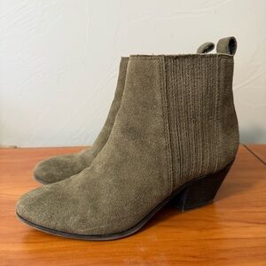 Frye & Co.‎ Jacy Chelsea Ankle Bootie Leather Suede Olive Green Side Zip 70738
